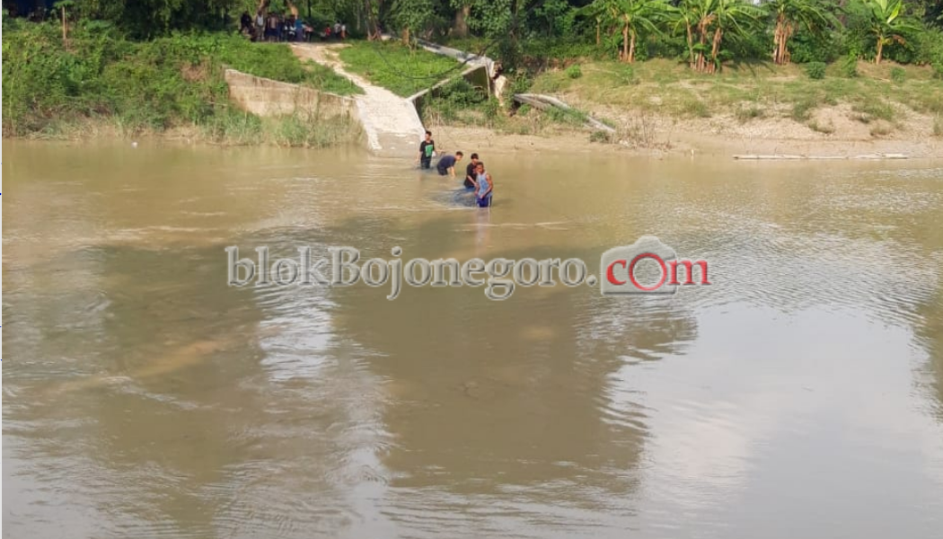 Mandi di Sungai, 2 Anak Kedungbondo Tenggelam