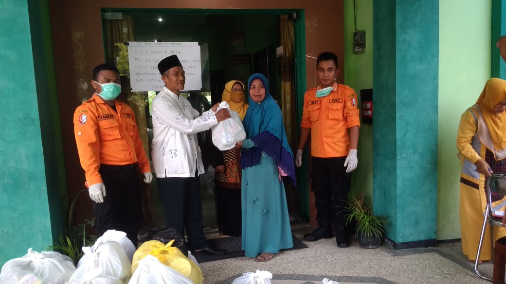 BPBD  Salurkan Bantuan Paket Sembako Kepada Pedagang Kantin Sekolah