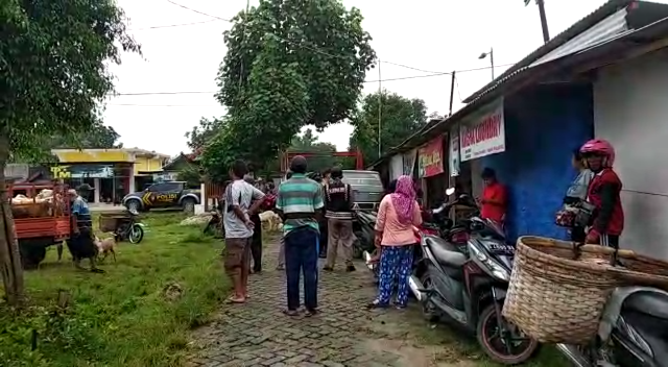 Petugas Gabungan Patroli Bubarkan Kerumunan