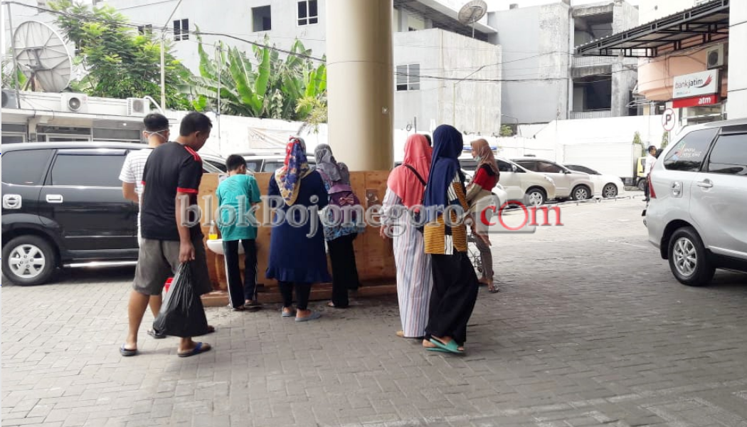 Supermarket Hingga Toko Retail Mulai Terapkan Protokol Kesehatan