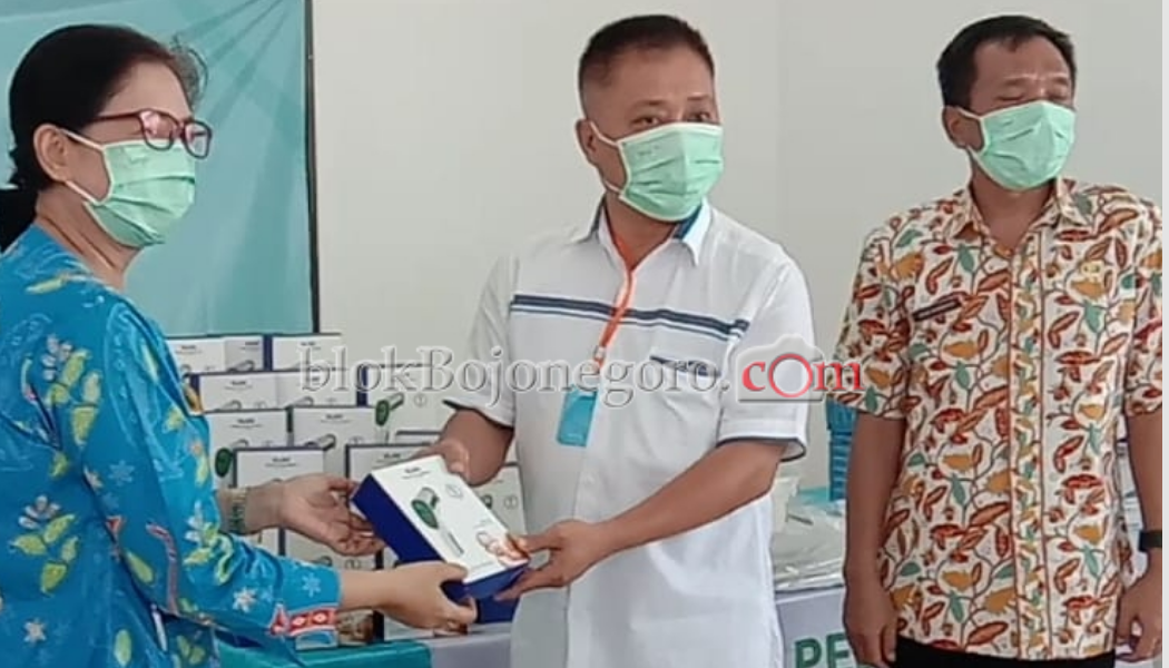Bantu Penanganan Corona, Realfood Serahkan Peralatan Medis ke RSUD