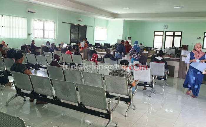 Sosial Distancing di Mall Pelayanan Publik