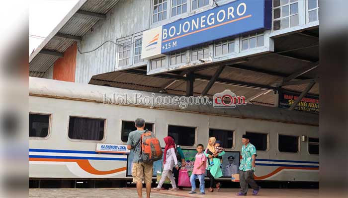 Penumpang Turun Drastis, 52 Perjalanan Kereta Batal