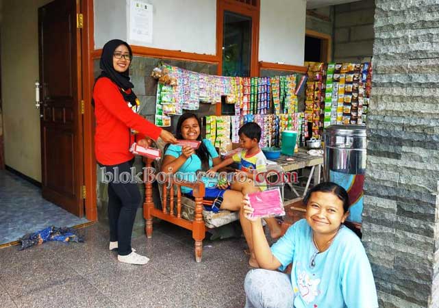 Komunitas PMP Bojonegoro Bagikan 700 Masker ke Warga