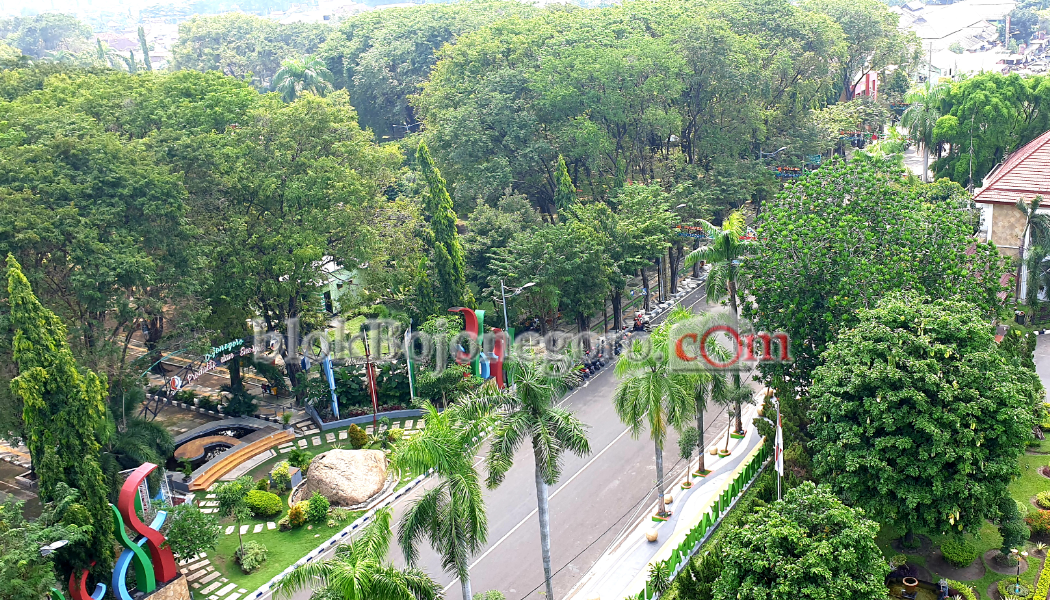 Suasana Lengang di Pusat Kota