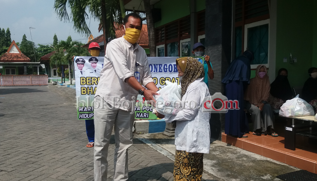 BLK Bojonegoro Berbagi  Sembako ke Warga