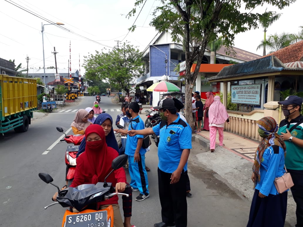 Penyuluh Agama Islam Sumberrejo Bagi Masker