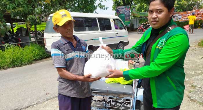 PWC ISNU Kanor Salurkan APD Dan Sembako
