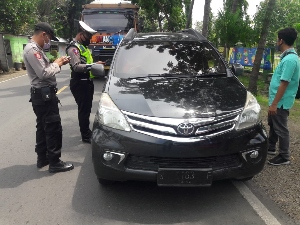 Antisipasi Pemudik,  Aparat Gabungan Intesifkan Pemeriksaan Kendaraan di Perbatasan