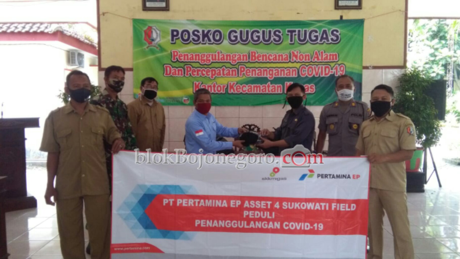 PT Pertamina EP Asset 4 Sukowati Field Serahkan Masker untuk Gugas Kecamatan Kapas