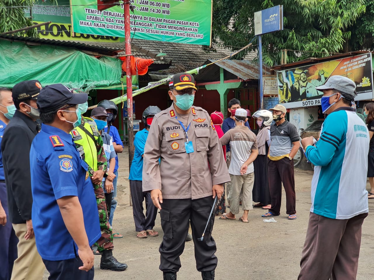 Kapolres Pantau Penyemprotan Disinfektan di Pasar Kota Bojonegoro