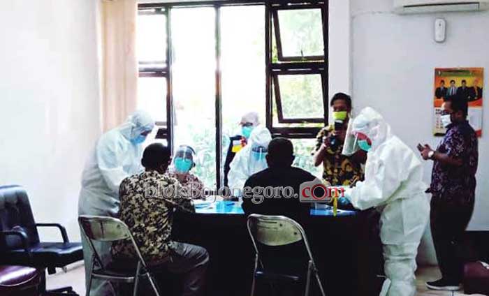 Deteksi Dini, Anggota DPRD Ikuti Rapid Test