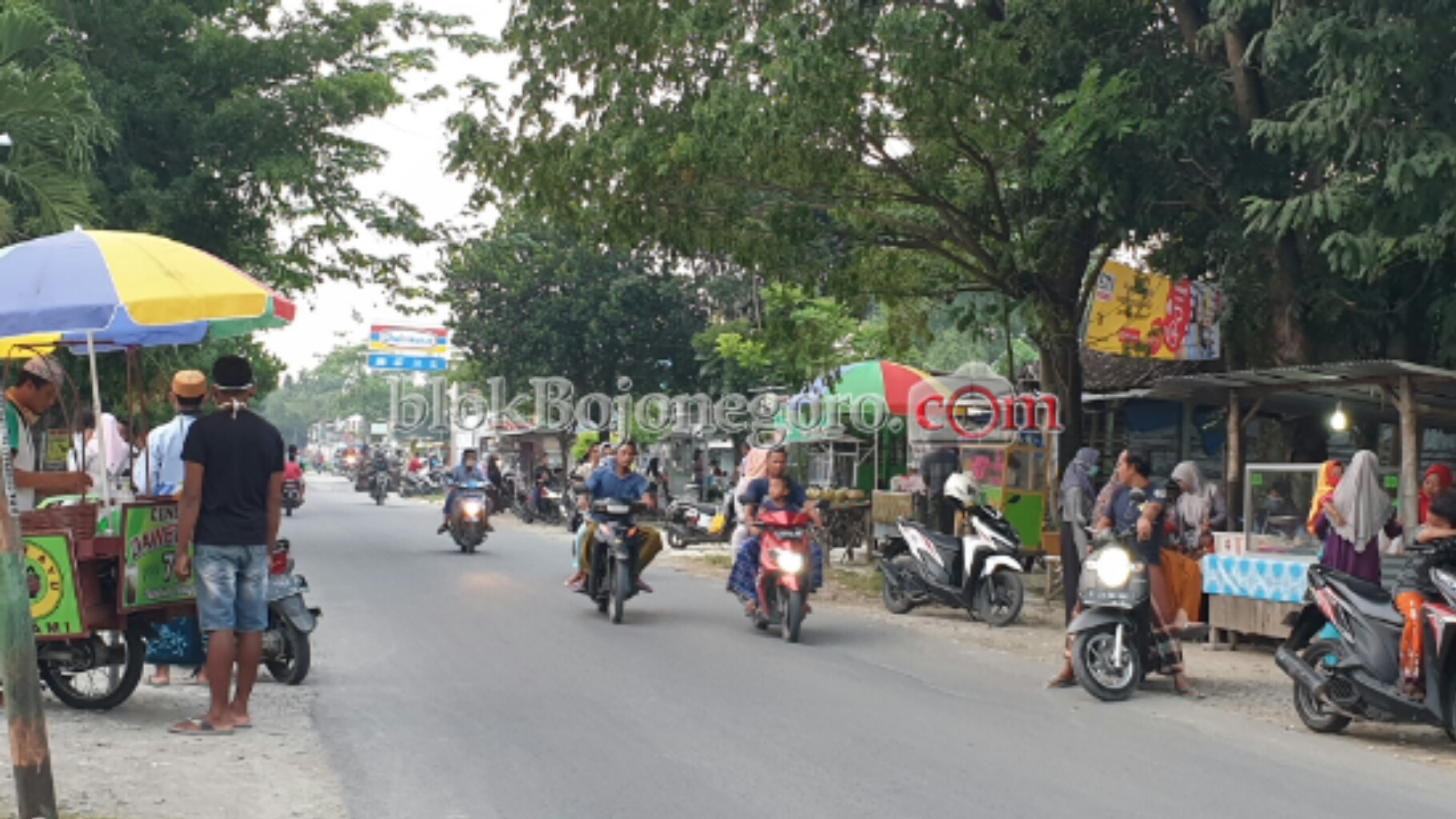 Cari Takjil Belum Taat Pakai Masker