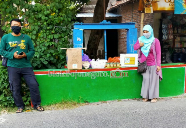 Komunitas Sejubah Bagi Takjil dan Berbagi Bersama Anak Yatim