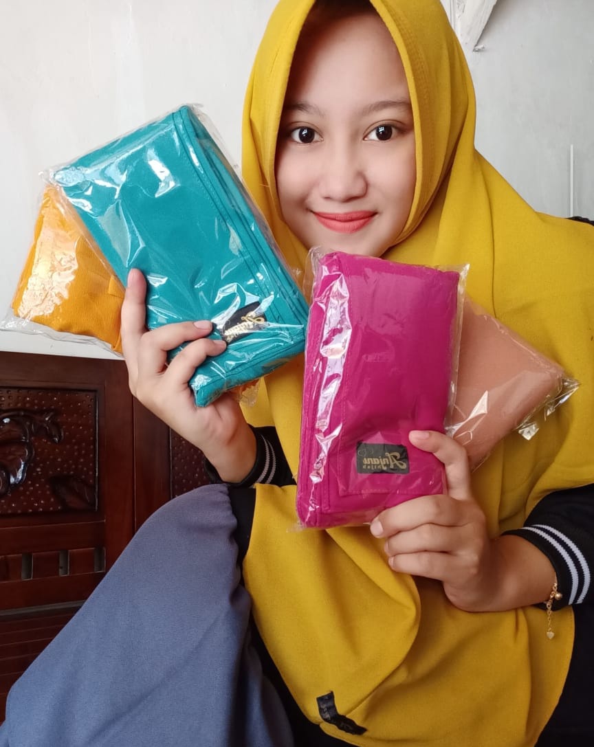 Keren...!!! Produksi Jilbab Hingga Masker dengan Brand Sendiri
