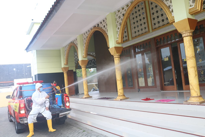 Lawan Corona, Polres Bojonegoro DiSemprot Cairan Disinfektan