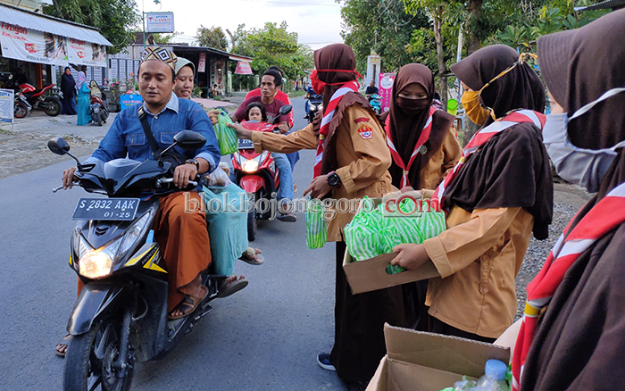 Saka Wira Kartika Kanor Bagi Masker dan Takjil