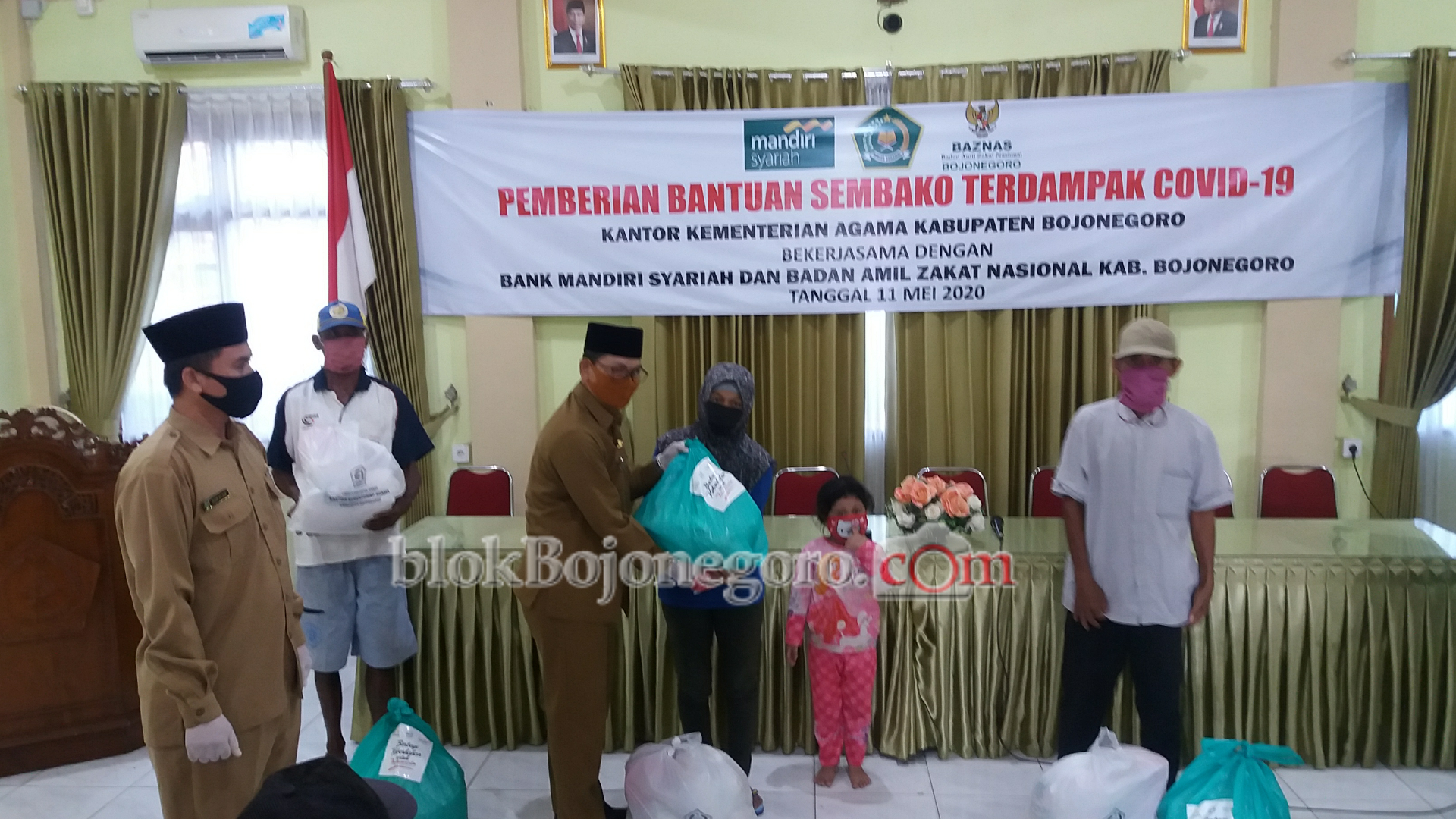 Kemenag Salurkan Bansos 1000 Paket Untuk GTT/PTT dan Warga