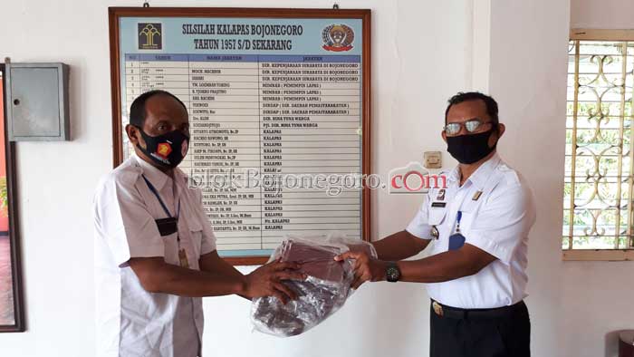 Tangkal Corona di Lapas, Anggota DPR RI Bantu Ratusan Masker