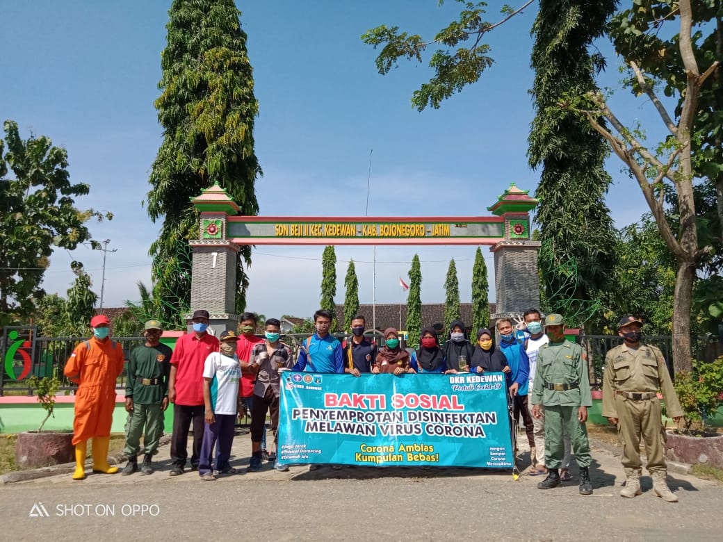 Cegah Penyebaran Covid-19, DKR Kedewan Semprot Disinfektan