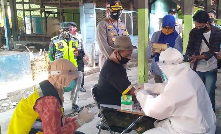 Pedagang di Pasar Kota Bojonegoro Kembali Ikuti Rapid Test