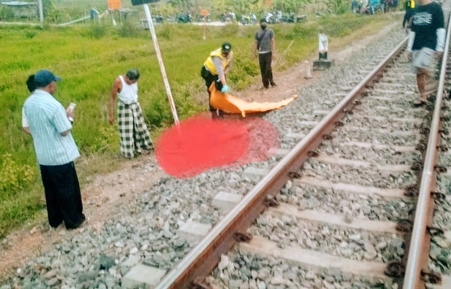 Bapak dan Anak Meninggal Tertabrak Kereta Api di Kalitidu