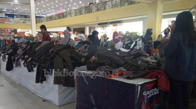 Pengunjung: Petugas Gunakan APD Dasar, Percuma Jika Pengunjung Berjubel