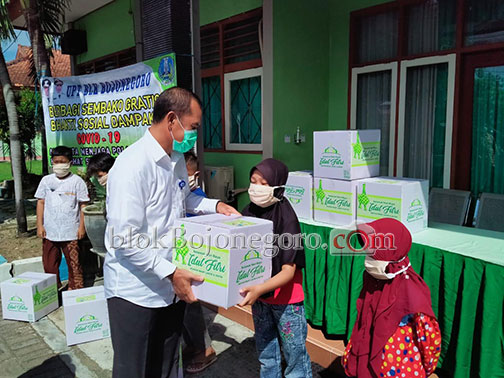 UPT BLK Provinsi Jatim Bagikan 200 Bingkisan dan Santuni Anak Yatim