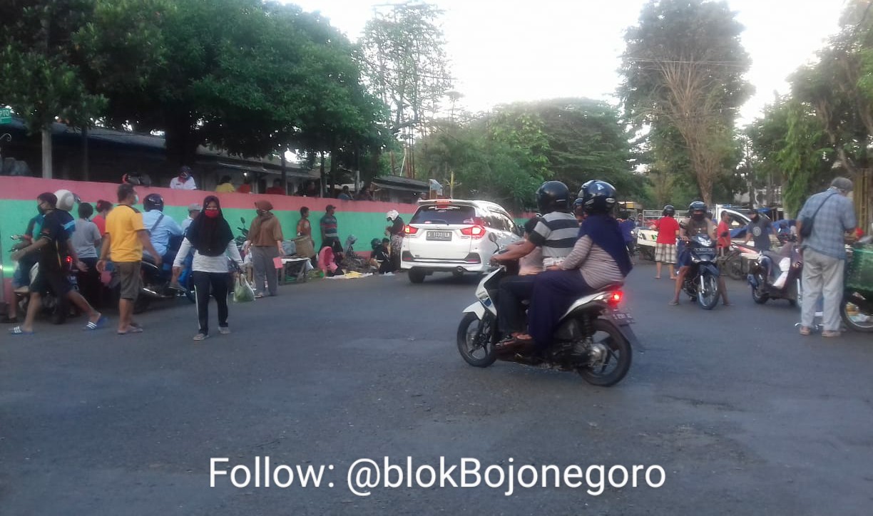Jalan MH Thamrin Jadi Pasar Bayangan Sebelum Pasar Kota Buka