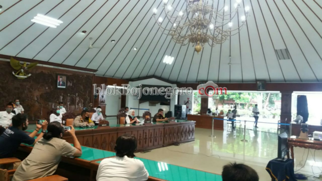 Bupati: Gotong Royong dan Pengetatan Jam Malam Langkah Tepat