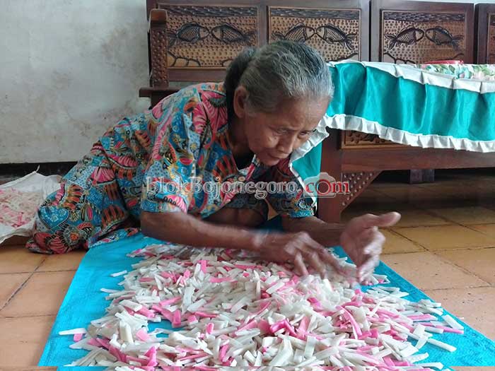 Berkah Lebaran, Omzet Penjual Jajanan Tradisional Meningkat