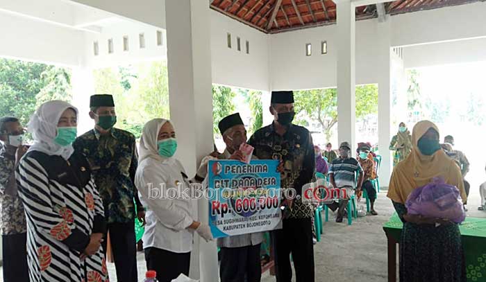 Bupati Bojonegoro Hadiri Penyaluran BLT DD di Kepohbaru