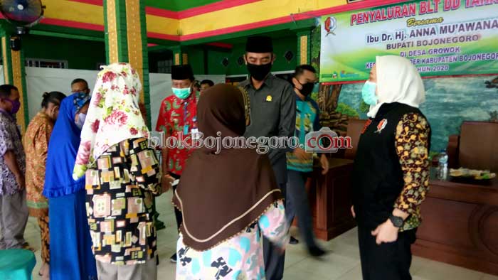 Bupati Bojonegoro Hadiri Penyaluran BLT DD di Desa Growok