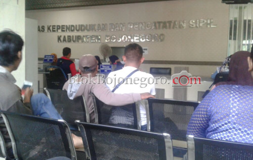 Meski Sudah Ada Aplikasi Online, Dispendukcapil Tetap Layani Manual