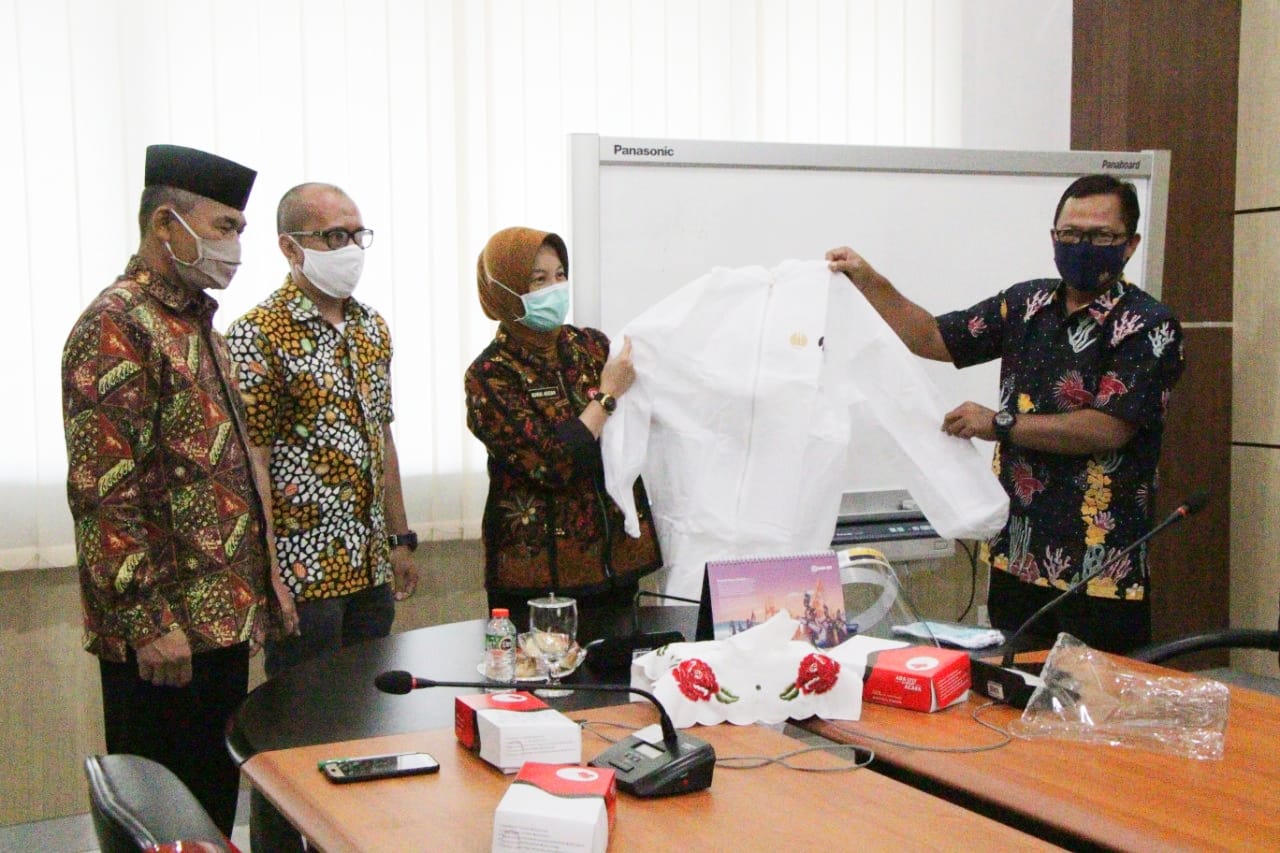 Pemkab Bojonegoro Terima Bantuan Covid-19 dari LPPM Unesa
