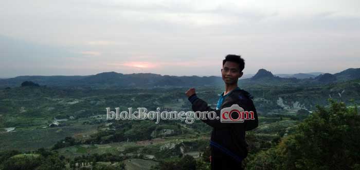 Mengejar Sunrise di Bukit Atas Angin
