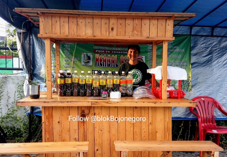 Nikmatnya Wedang Tape ala Angkringa Pak Deny