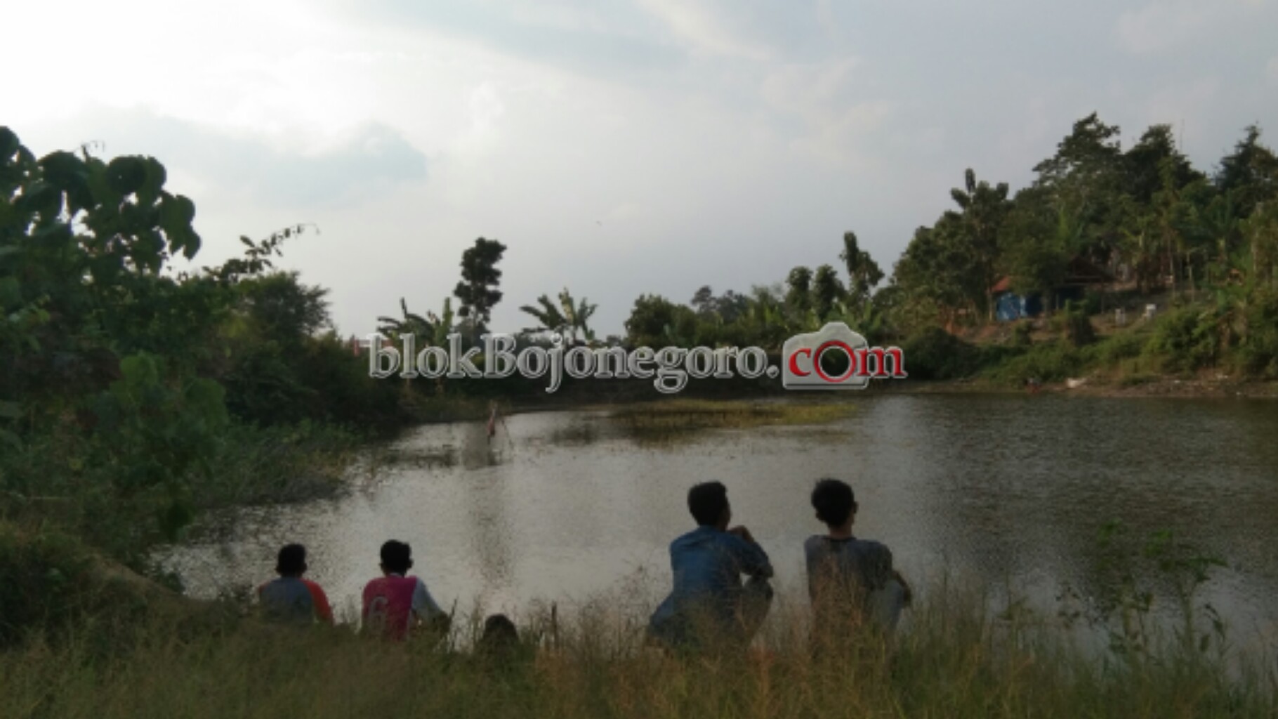 Menikmati Senja sembari Memancing di Kedong Winong Ngambon