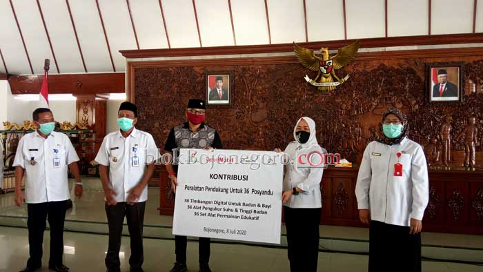 EMCL Serahkan Peralatan Pendukung untuk 36 Posyandu