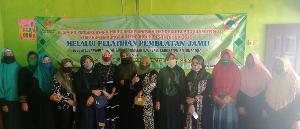 Ibu-ibu di Lokasi TMMD Imbangan Diberikan Pelatihan Pembuatan Jamu