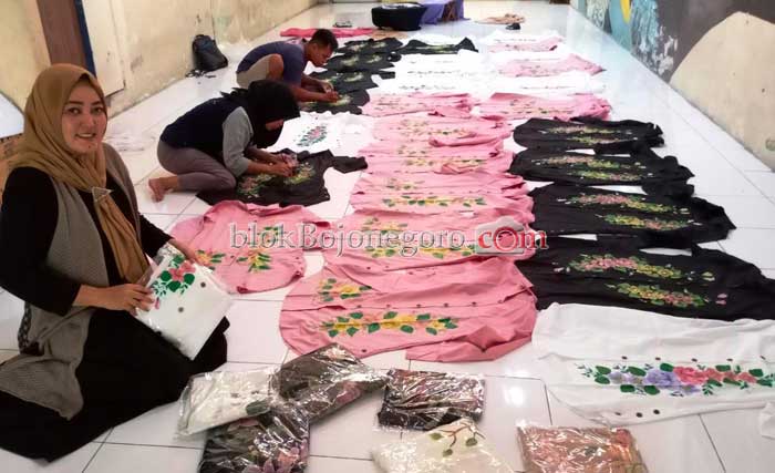 Produksi Tas Hingga Baju Kanvas Trendi, Laba Menakjubkan