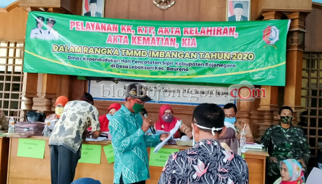 Bersama TNI, Disdukcapil Bojonegoro Gelar Pelayanan di Desa