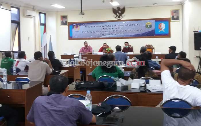 Terpilih Aklamasi, Abdul Karim Nahkodai PBSI Bojonegoro Periode 2020-2023