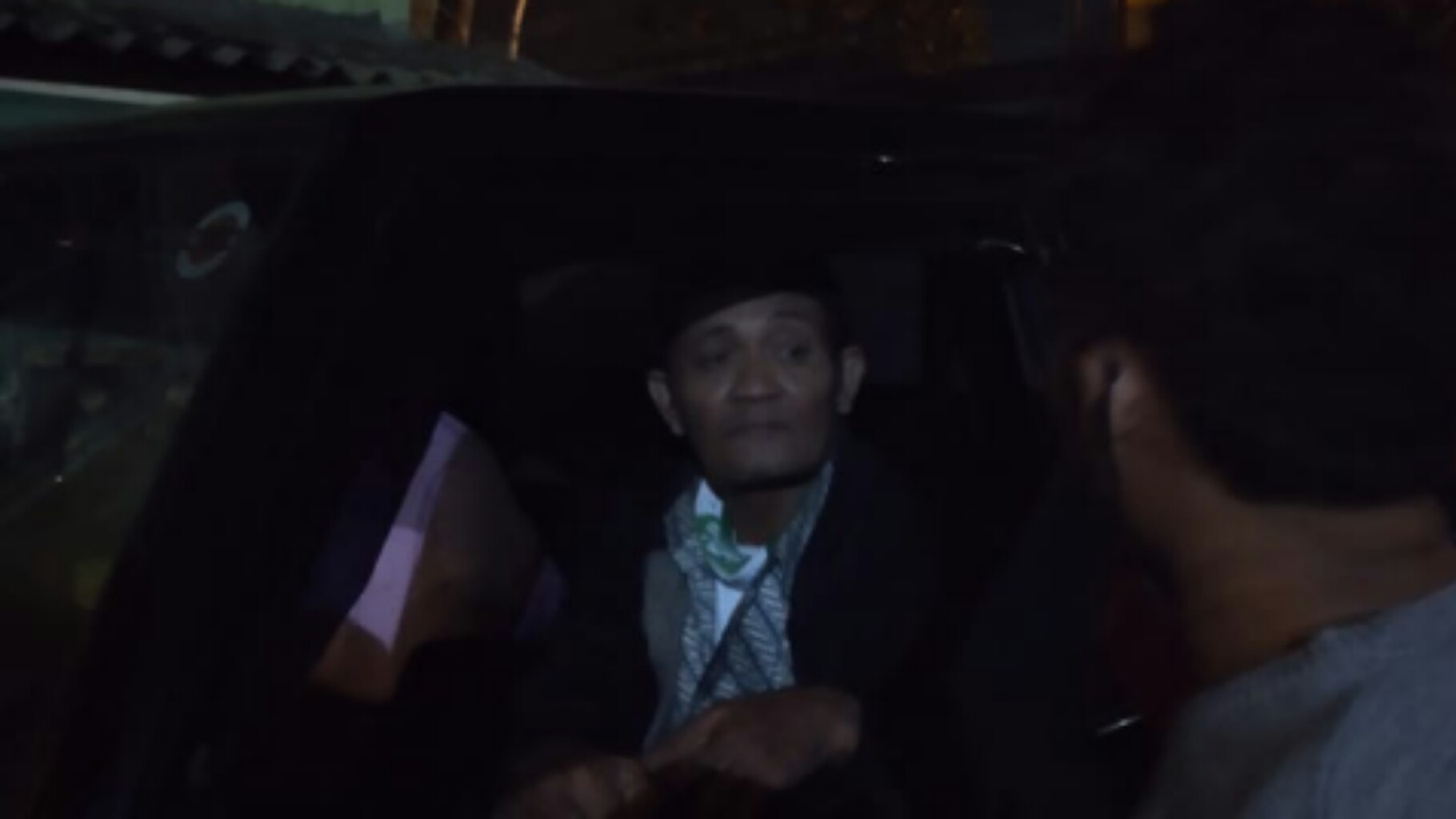 Tergeletak di Pinggir Jalan, Warga ini Diduga Sakit Sakit Diare