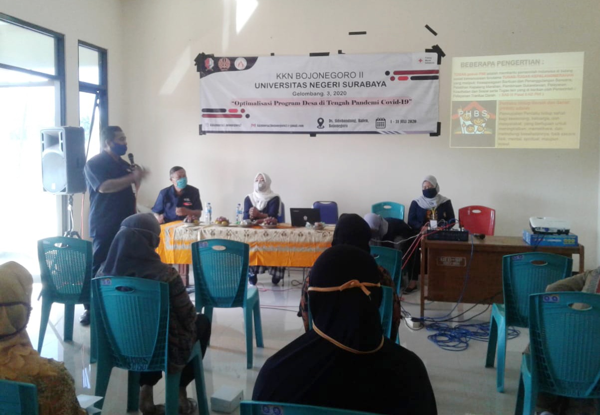 PMI dan Tim KKN Unesa Gelar Sosialisasi Pencegahan Penyebaran Covid-19