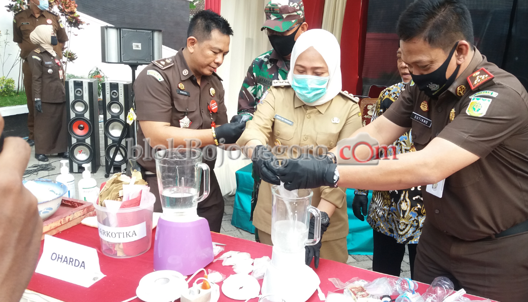 Kejari Musnahkan Barang Bukti Hasil Kejahatan