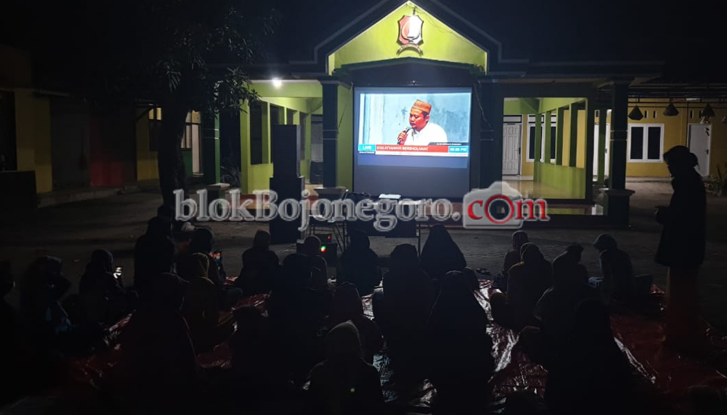 Khusuk Nobar Haul Mbah Kiai Sholeh dengan Protokol Covid-19