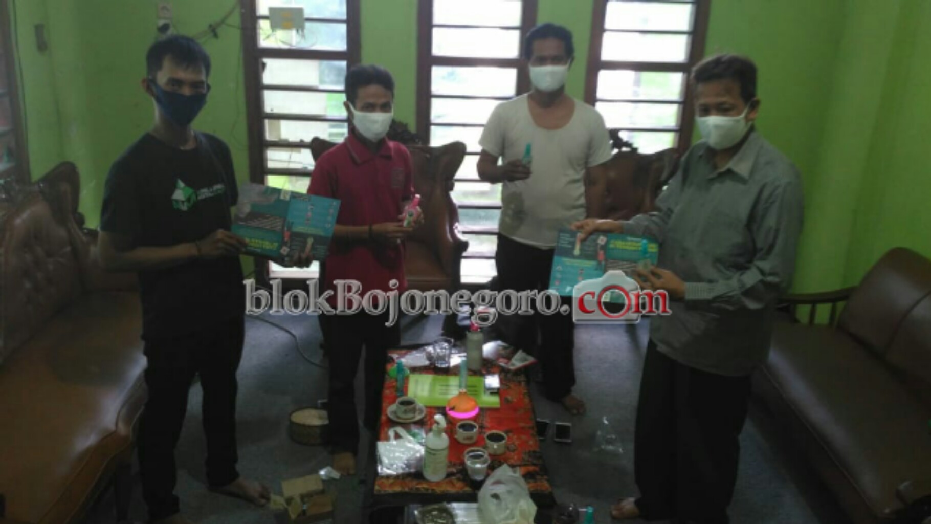 Gusdurian Bojonegoro Bagikan 1000 APD Dasar