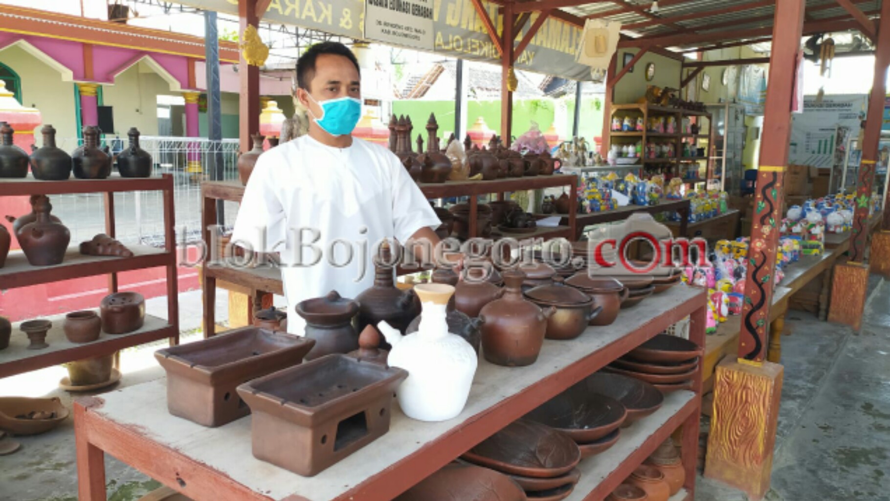 Pengrajin Gerabah Lakukan Berbagai Persiapan
