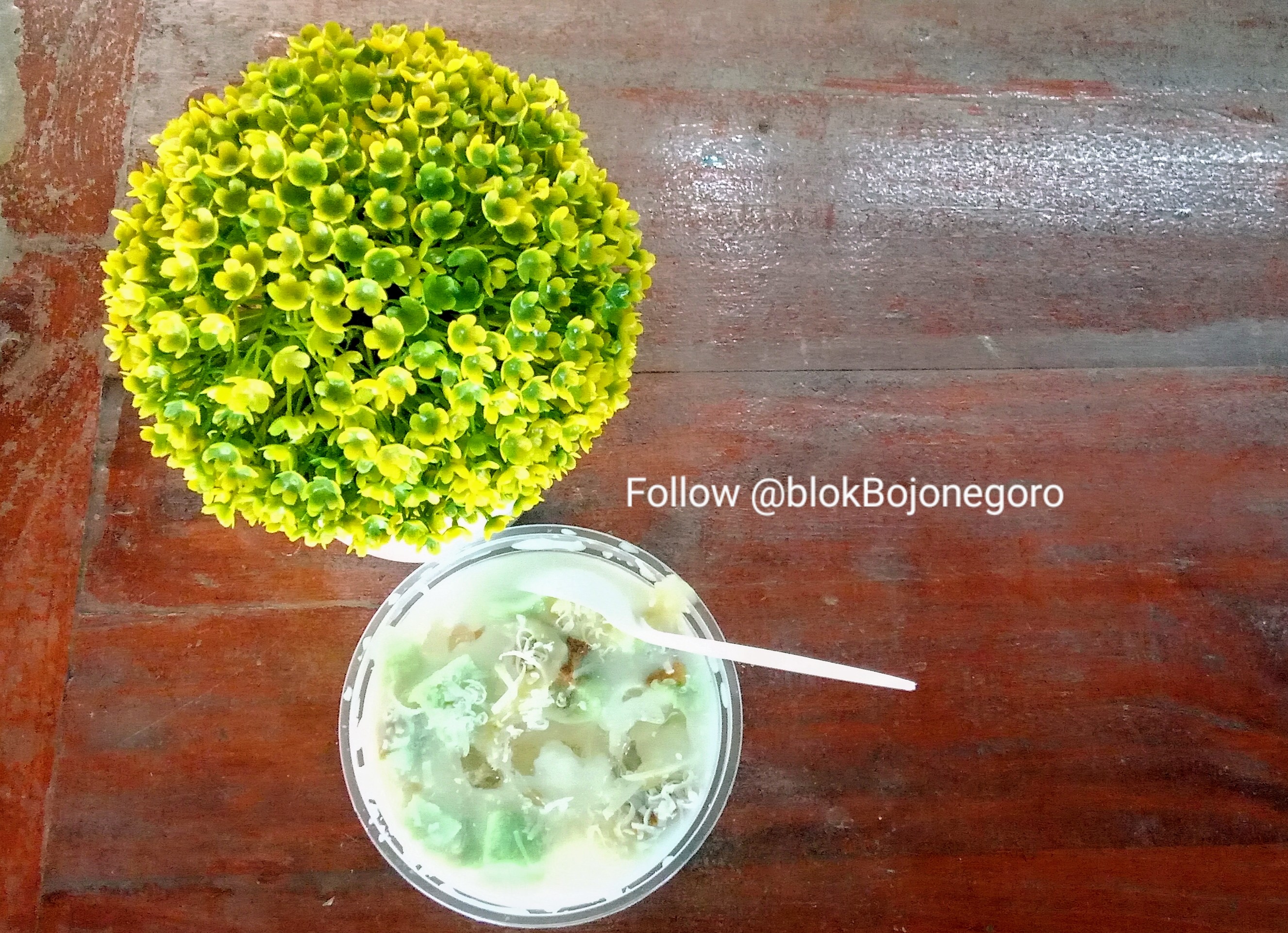 Nongkrong Asik Sambil Nikmati Kesegaran Sup Durian